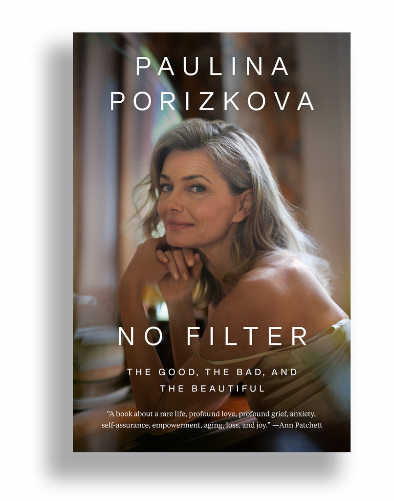 The book No Filter by Paulina Porizkova, born in 1965. The Czech-American model ages with beauty and style and is proud of her body. With her beautiful smile and skin, Paulina makes many a younger person envious.